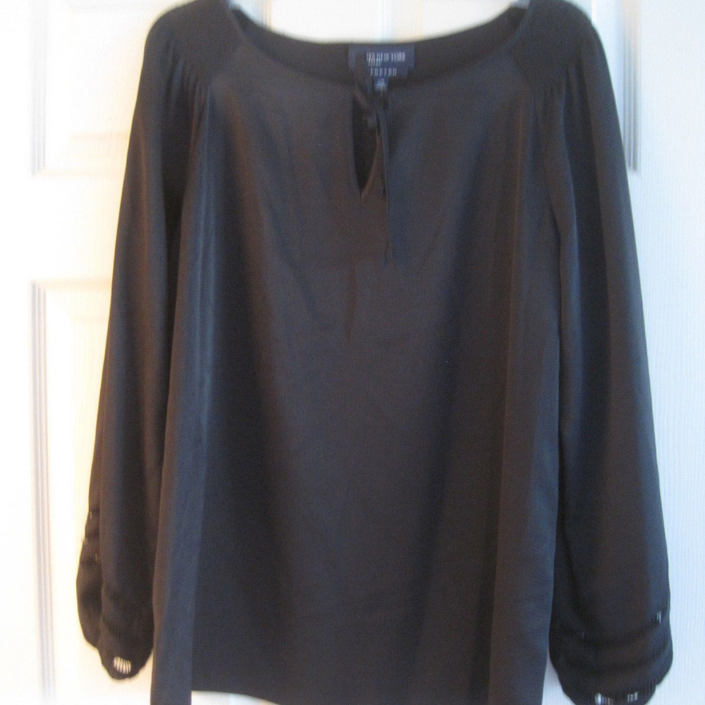 JONES NEW YORK STRETCH BLACK SATINY SMOCKED TUNIC